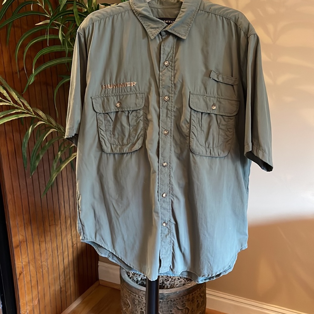 Men’s shirt with embroidered Hummer logo